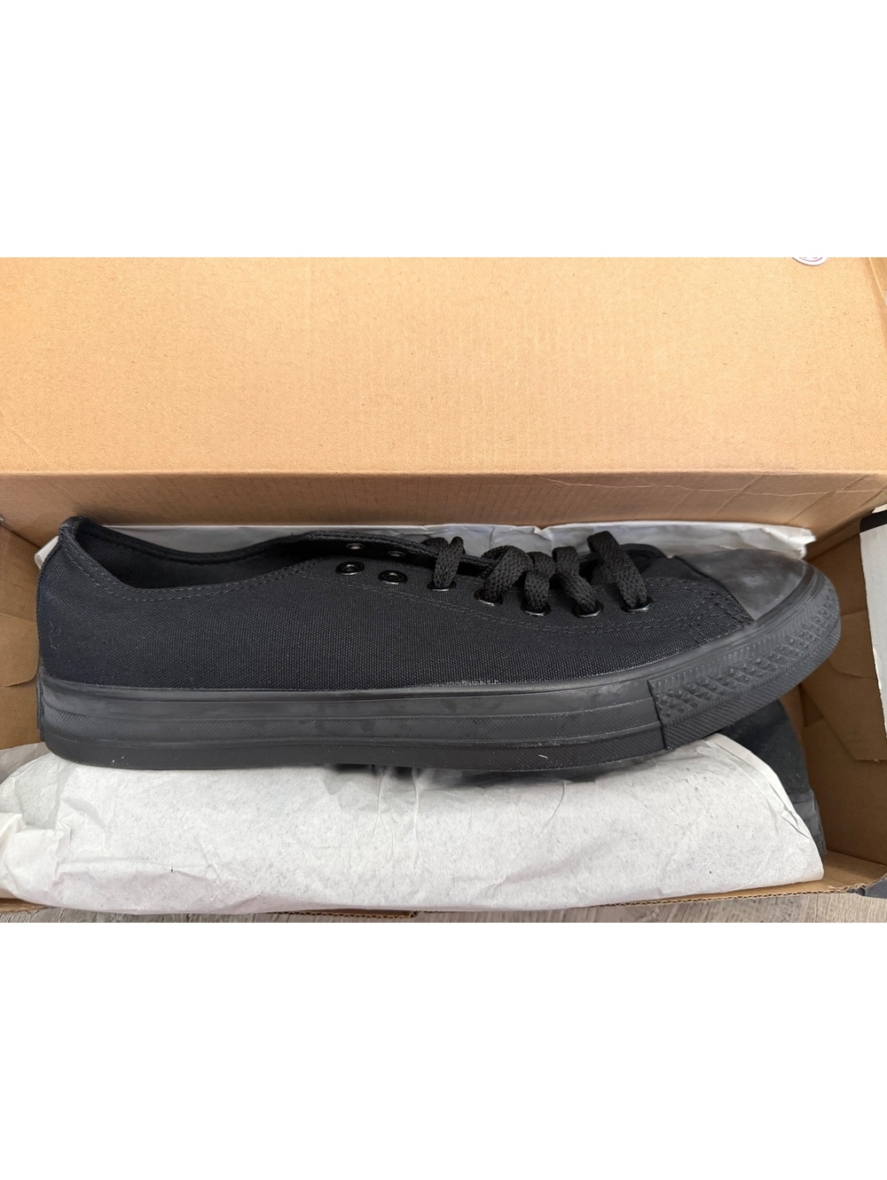 New All Black Converse Women’s 12.5/ Mens 10.5